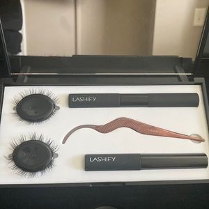 New in box Lashify Control Kit ,Bold Gossamer with Bronze wand.